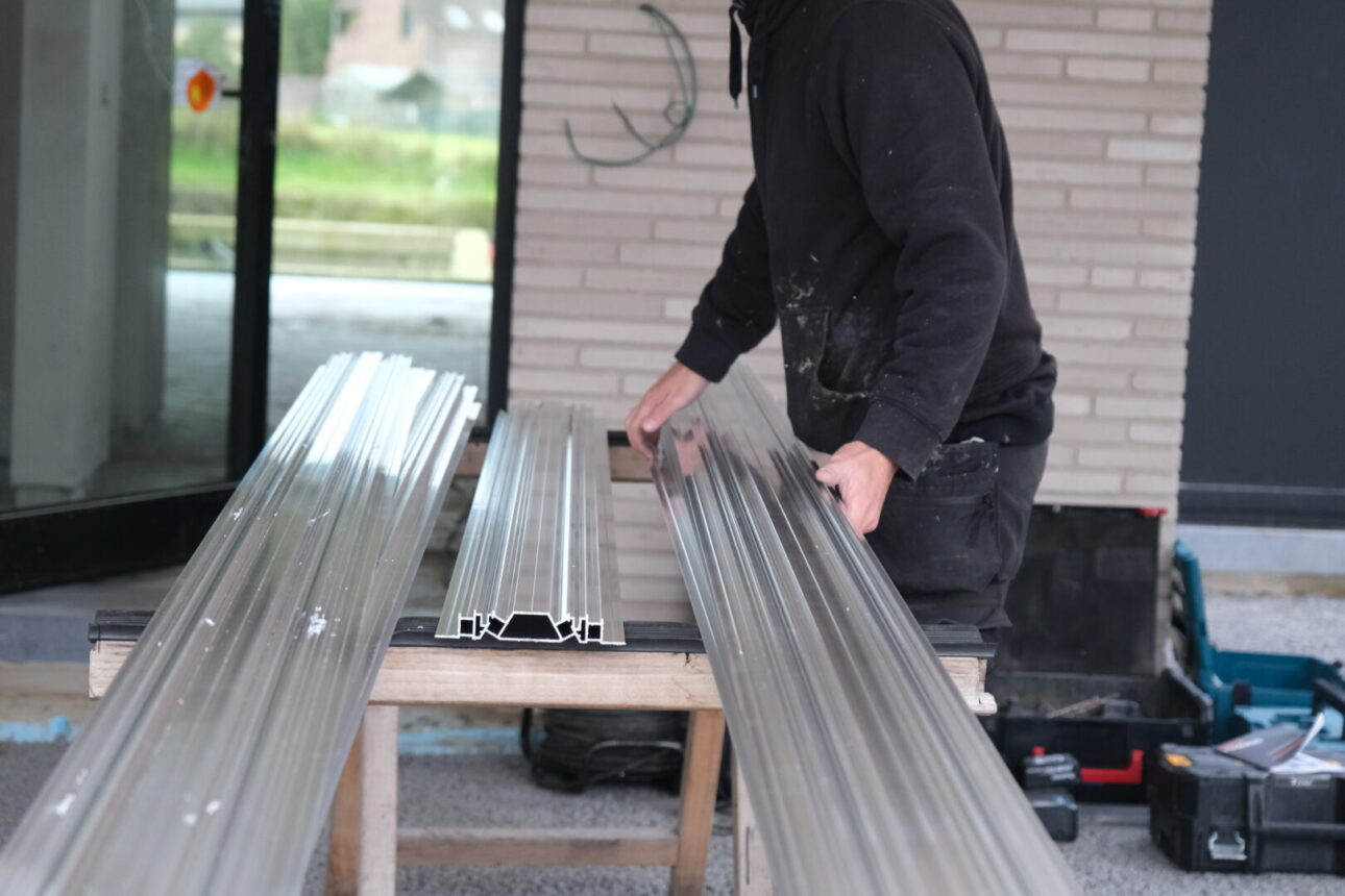 3 horizotale profielen backforce gezaagd op bank